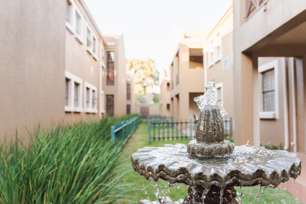 Standard Apartment, 2 Queen Beds | Garden view