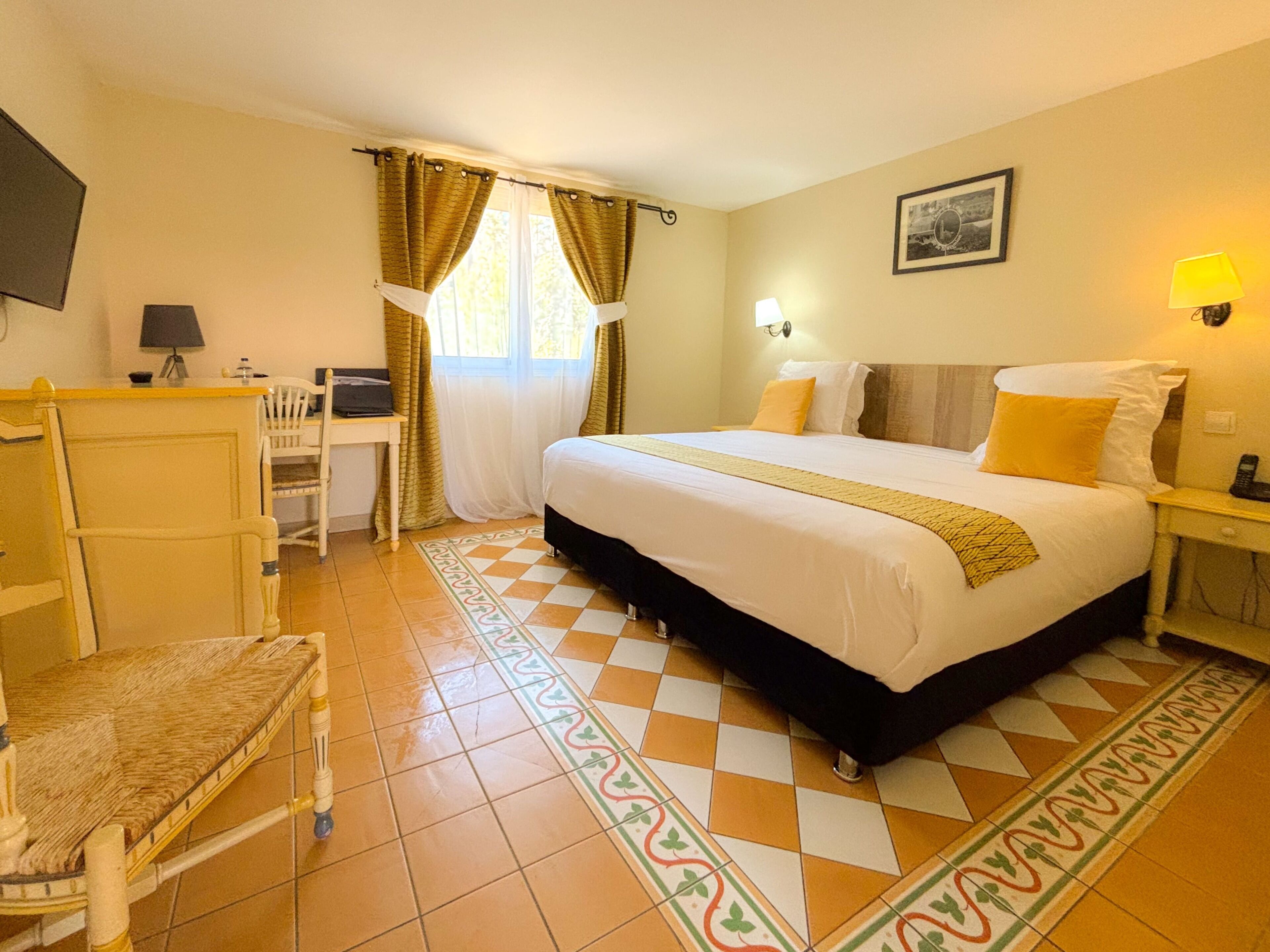 Basic Double Room | Minibar, in-room safe, desk, rollaway beds