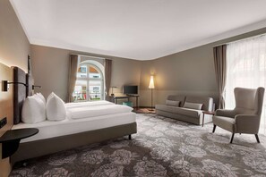 Comfort Room (Plus) | Premium bedding, desk, blackout drapes, iron/ironing board - Vienna House Easy by Wyndham Castrop-Rauxel (Castrop-Rauxel)