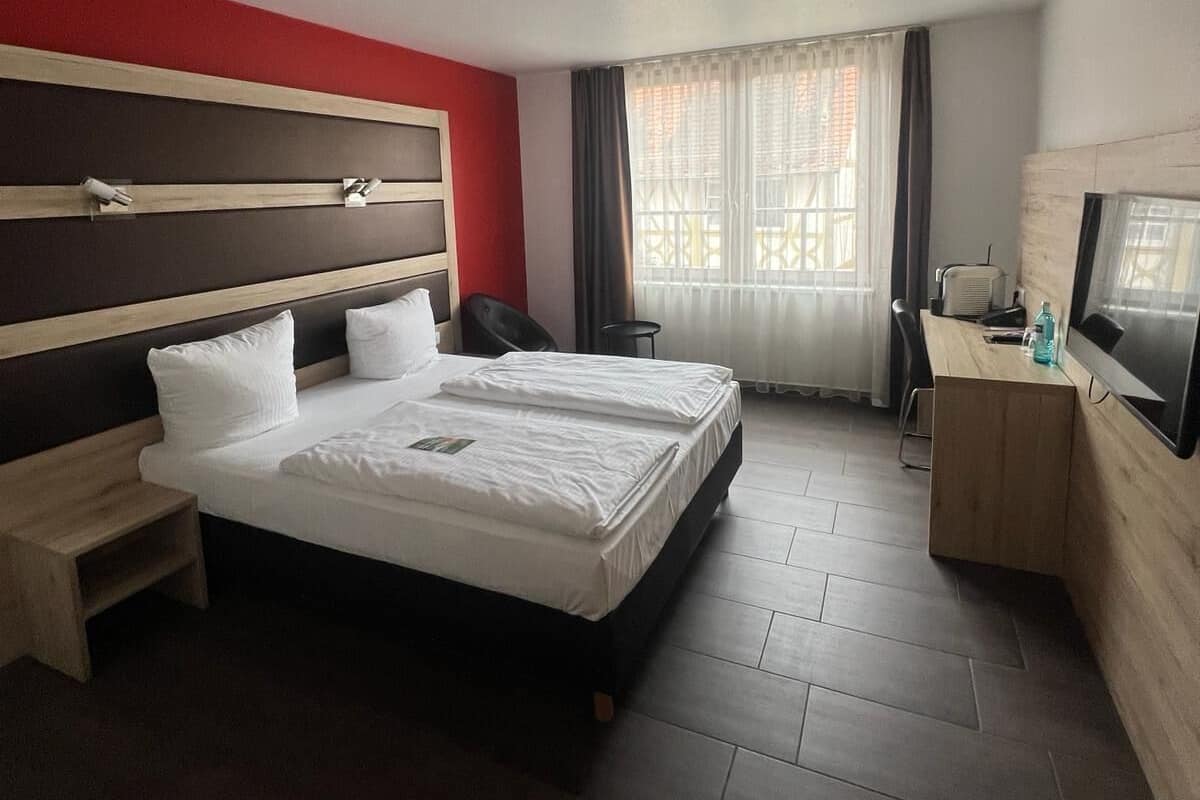 Tallelokero huoneessa, työpöytä