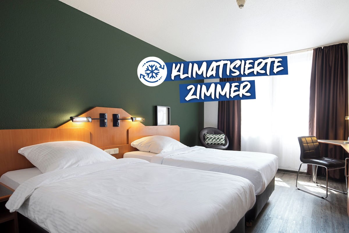 Economy Double Room | In-room safe, desk, laptop workspace, blackout drapes