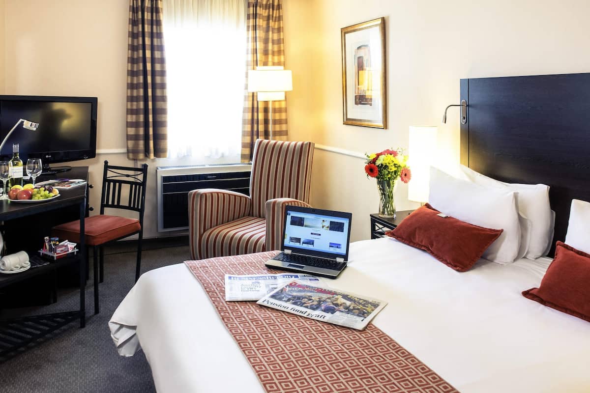 Standard Double Room, 1 Double Bed | Minibar, in-room safe, desk, soundproofing