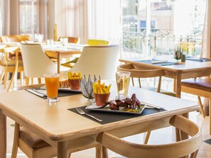 Breakfast and dinner served - Mercure Johannesburg Midrand Hotel (Midrand)