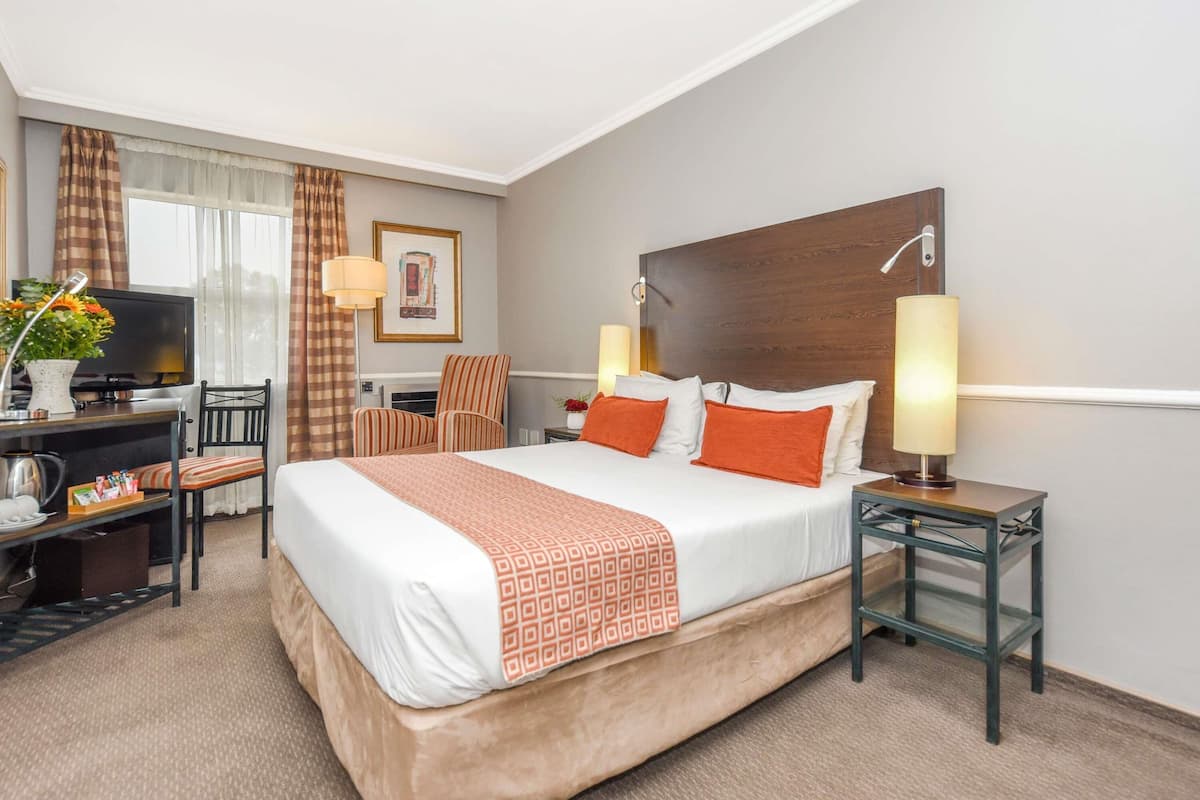 Standard Double Room, 1 Double Bed | Minibar, in-room safe, desk, soundproofing