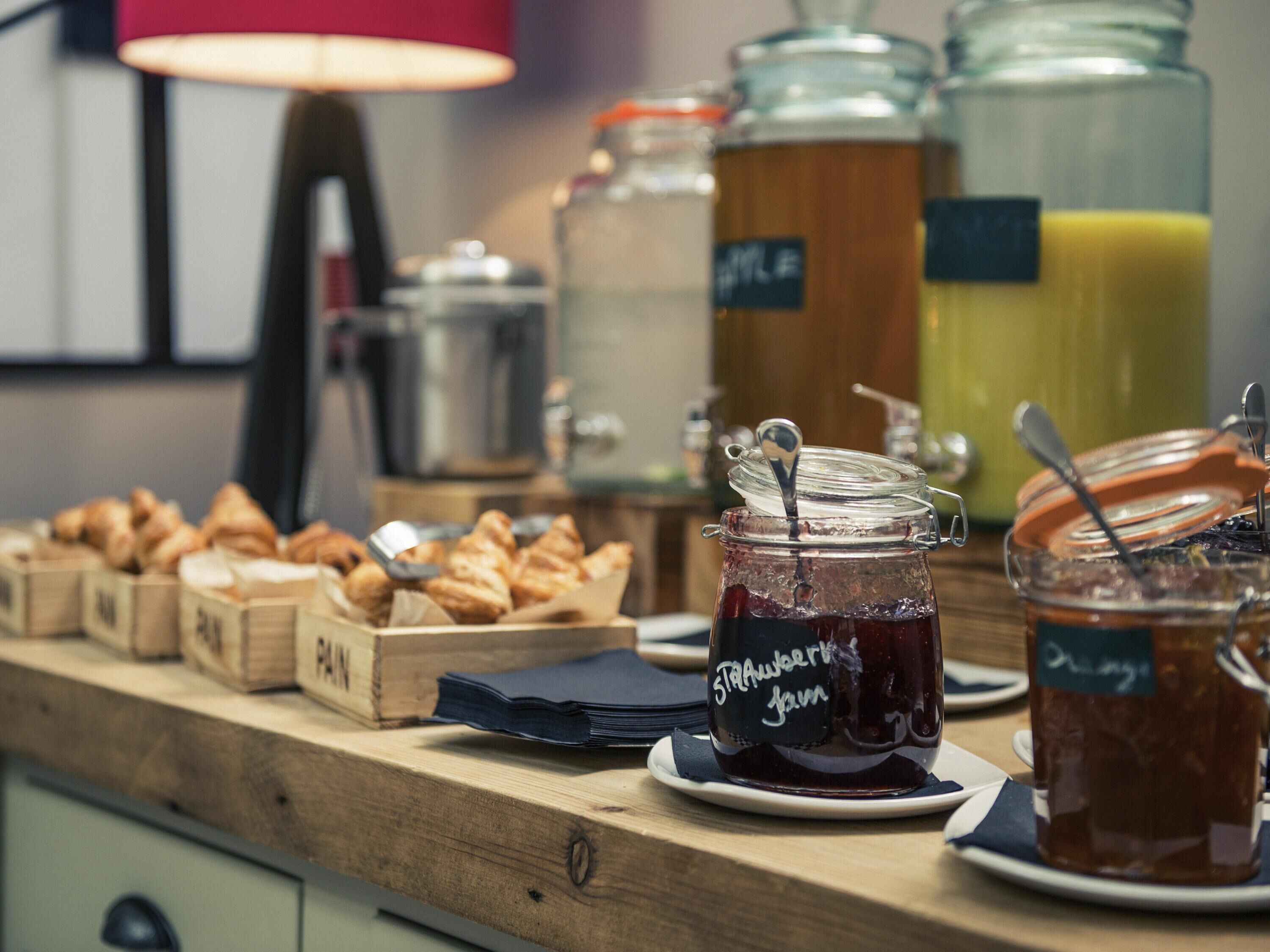 Café da manhã com buffet todos os dias mediante uma taxa