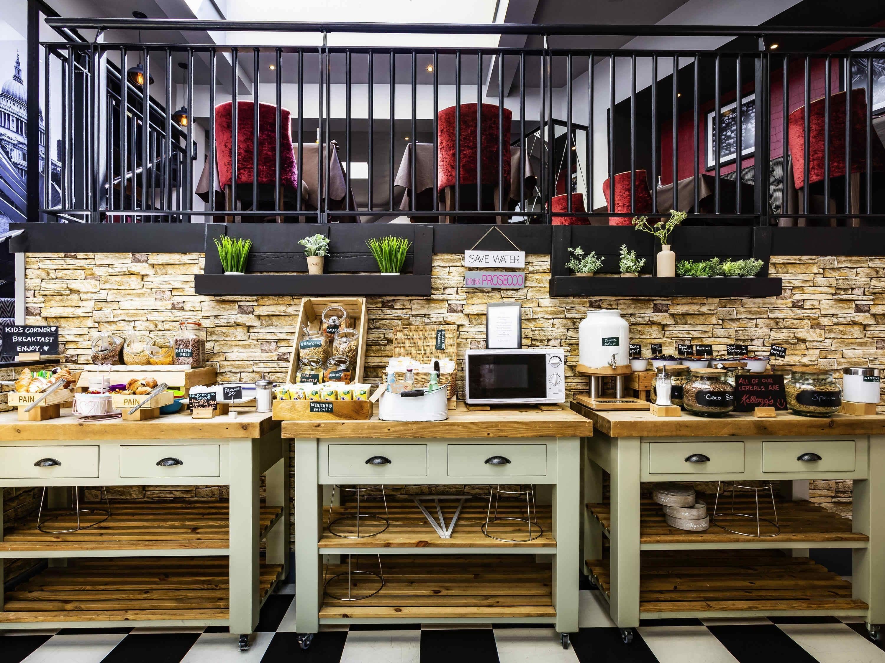 Daily buffet breakfast (GBP 21 per person)