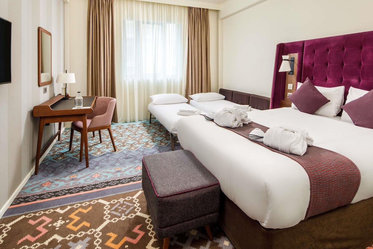 Privilege, Double Room, 1 Queen Bed with Sofa bed | Minibar, in-room safe, desk, blackout drapes
