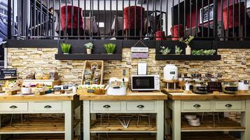 Daily buffet breakfast (GBP 21 per person)