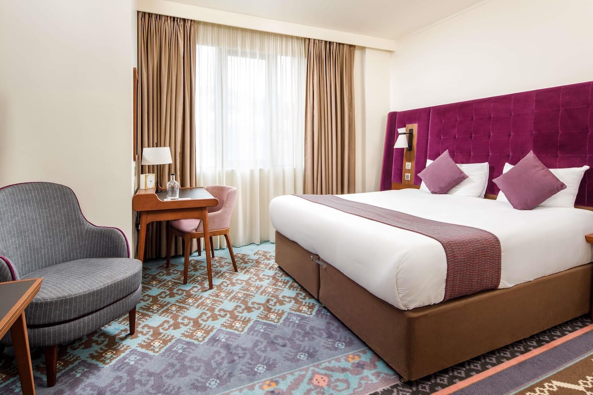 Superior Room, 1 King Bed | Minibar, in-room safe, desk, blackout drapes