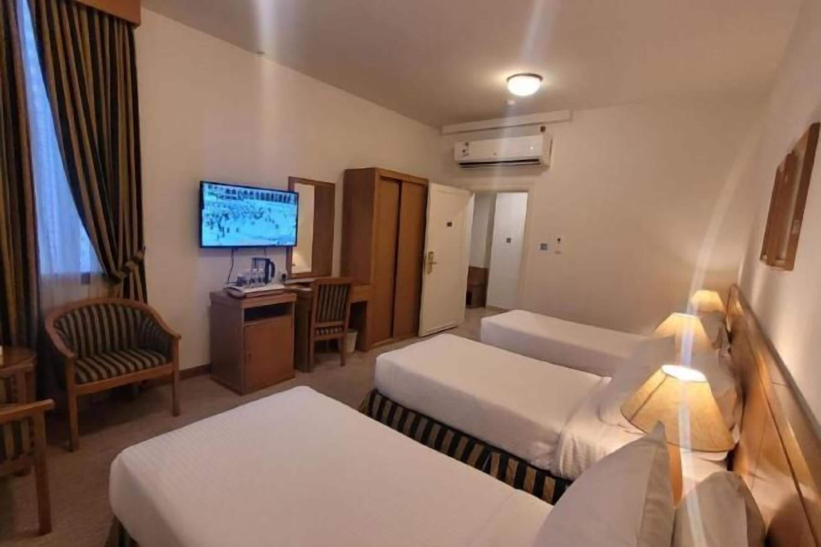 客房內保險箱、免費搖籃/嬰兒床、床單、鬧鐘