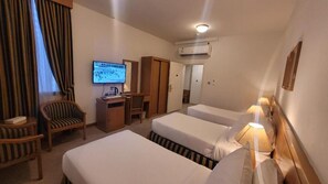 客房內保險箱、免費搖籃/嬰兒床、床單、鬧鐘