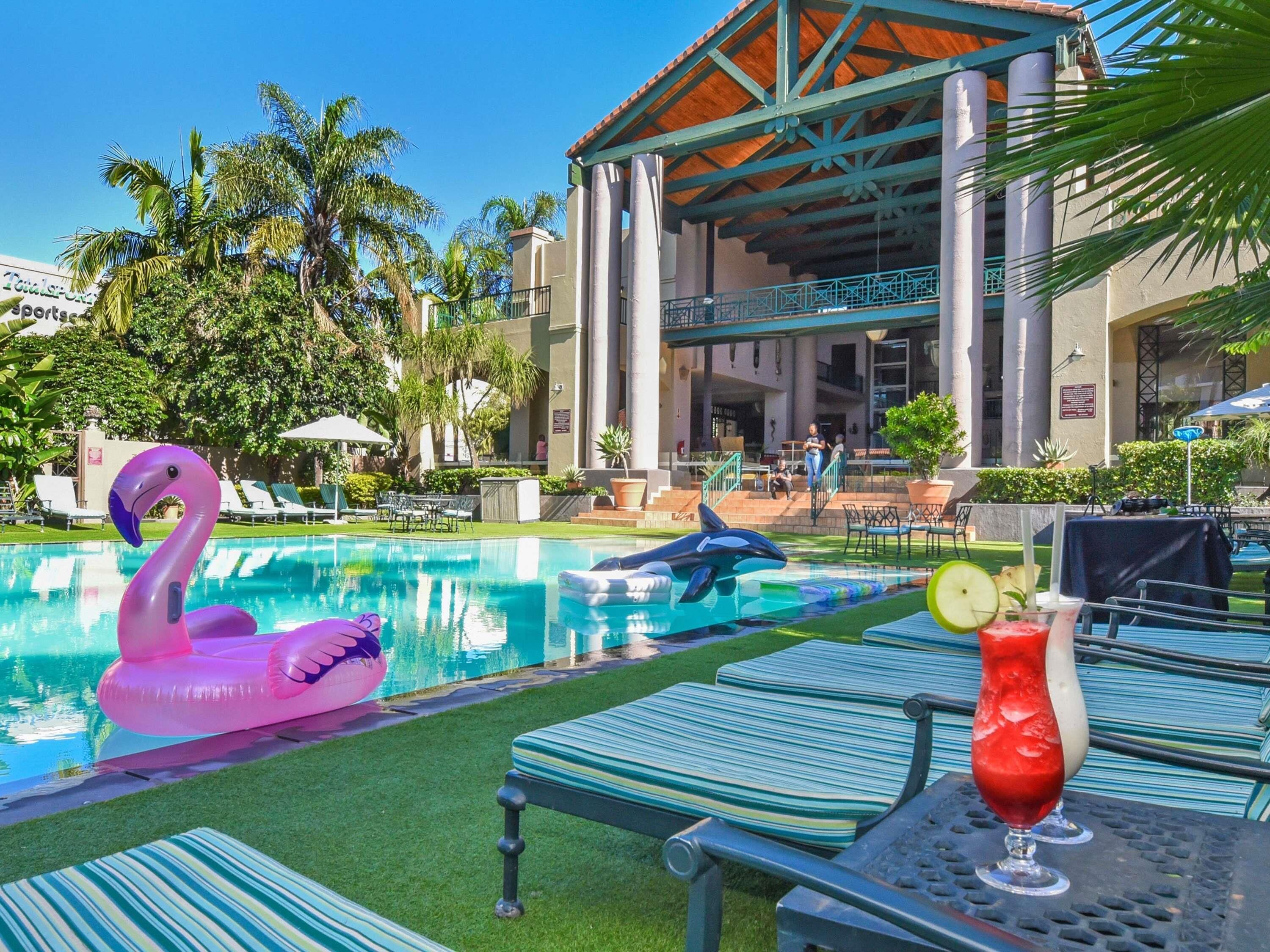 Outdoor pool, pool umbrellas, sun loungers