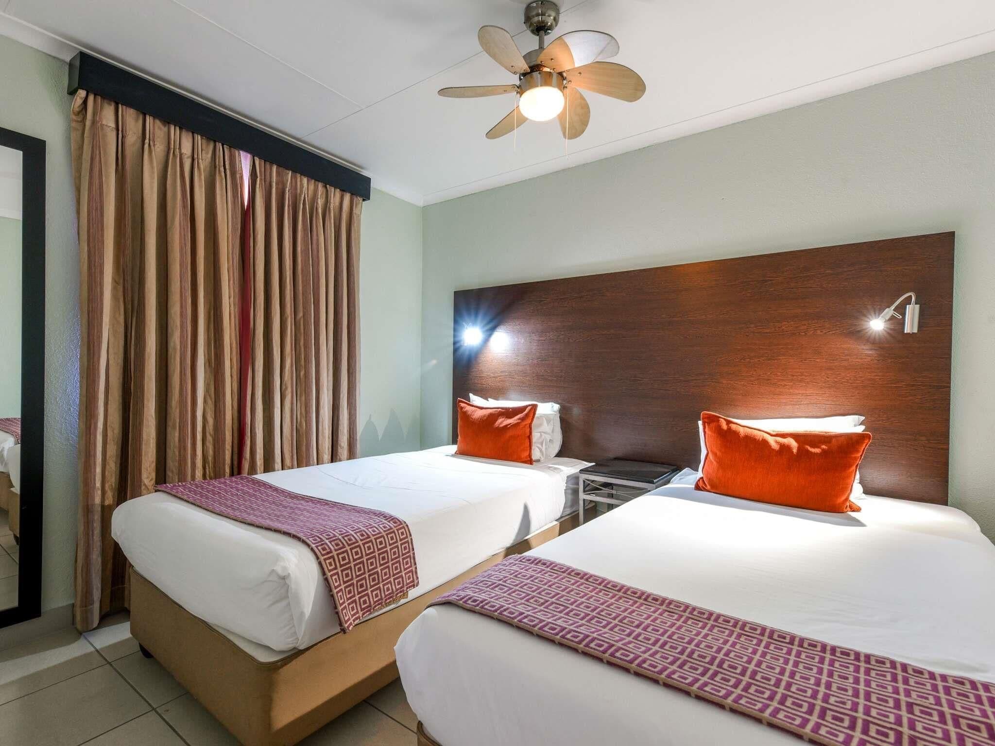 Standard Room, 2 Single Beds | In-room safe, desk, blackout curtains, iron/ironing board