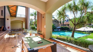 Outdoor pool, pool umbrellas, sun loungers