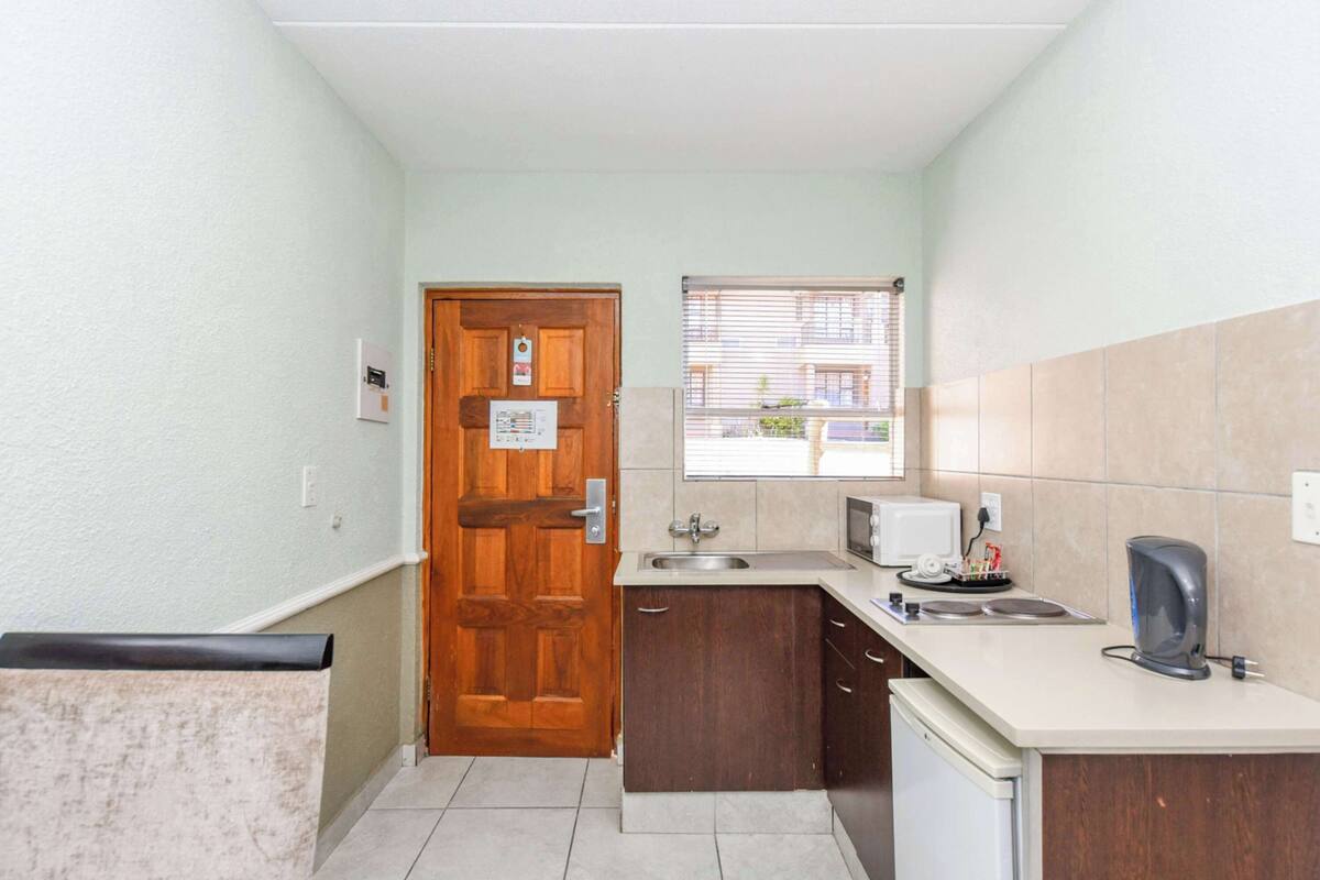 Separate tub and shower, eco-friendly toiletries, hair dryer, towels