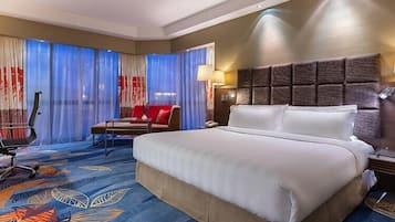 Deluxe King Size Bed | Minibar, in-room safe, desk, laptop workspace