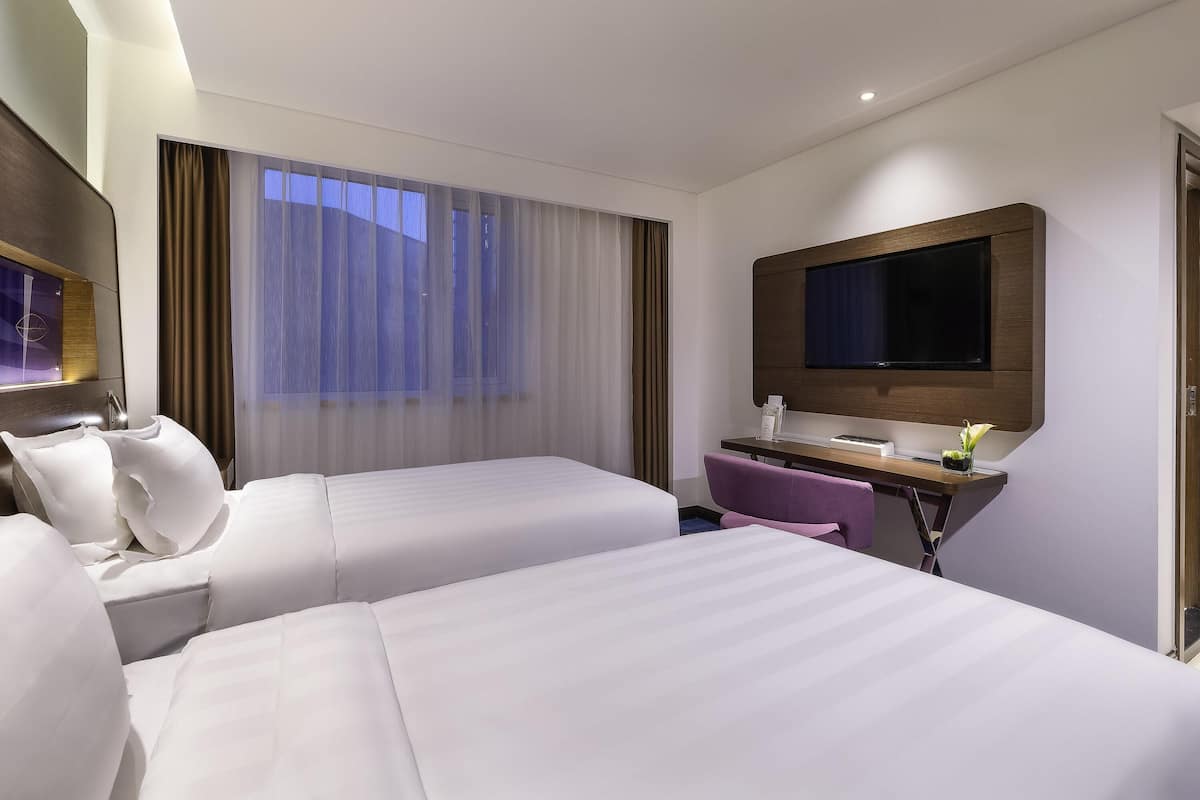 Superior-huone, 2 yhden hengen sänkyä | Minibaari, tallelokero huoneessa, työpöytä, pimennysverhot