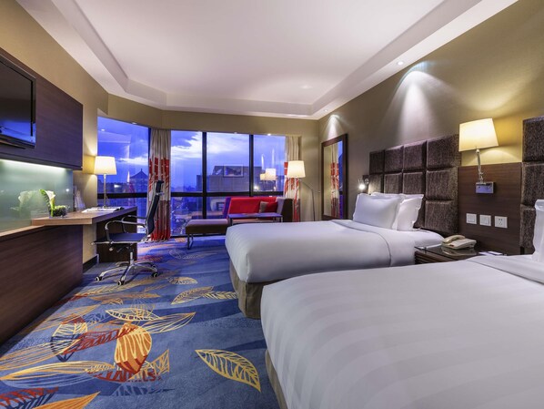 デラックス ルーム シングルベッド 2 台 | ミニバー、セーフティボックス (室内)、デスク、遮光カーテン