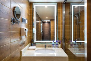 Articles de toilette écologiques, séchoir à cheveux, peignoirs