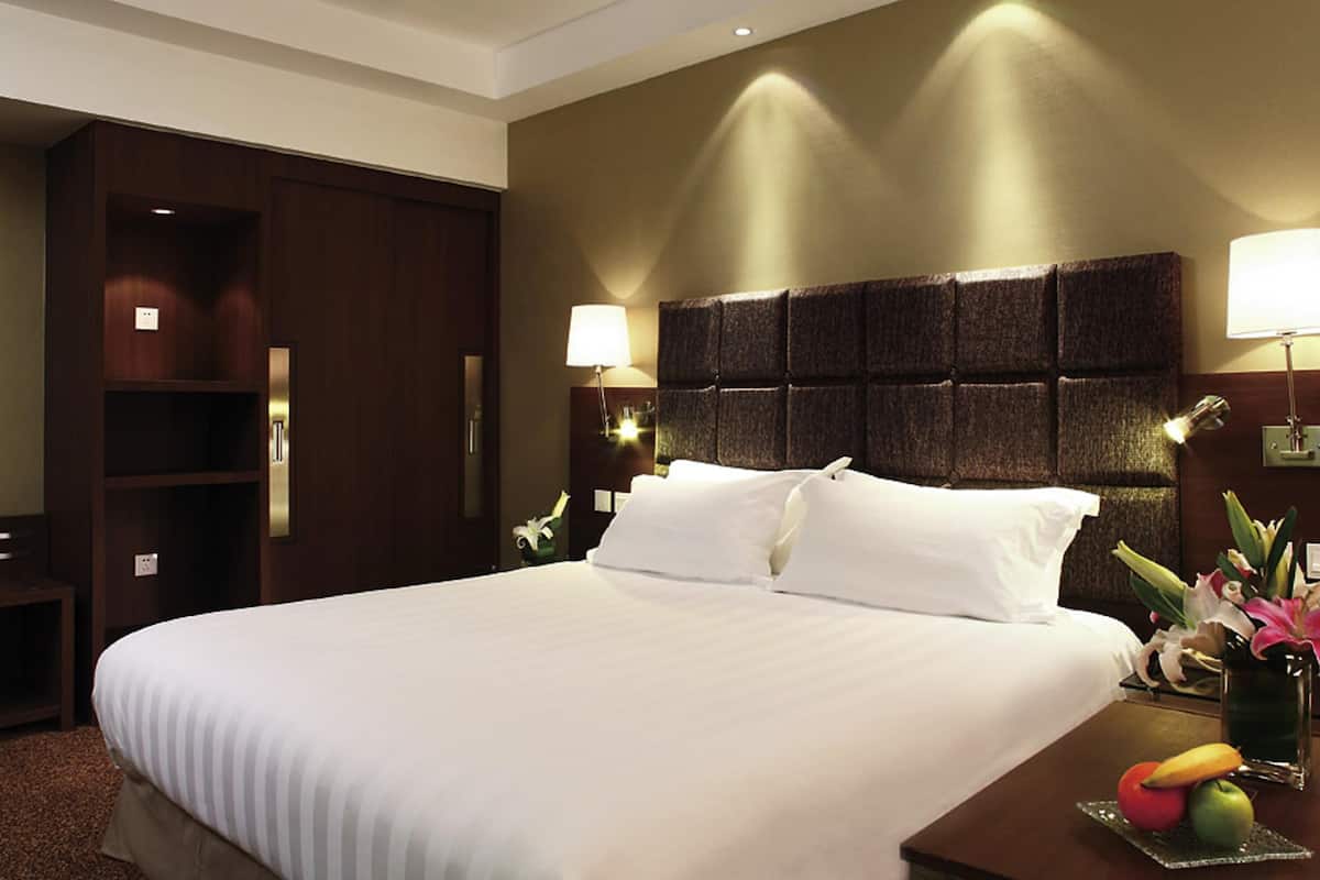 Deluxe-huone, 1 suuri parisänky | 1 makuuhuone, minibaari, tallelokero huoneessa, työpöytä