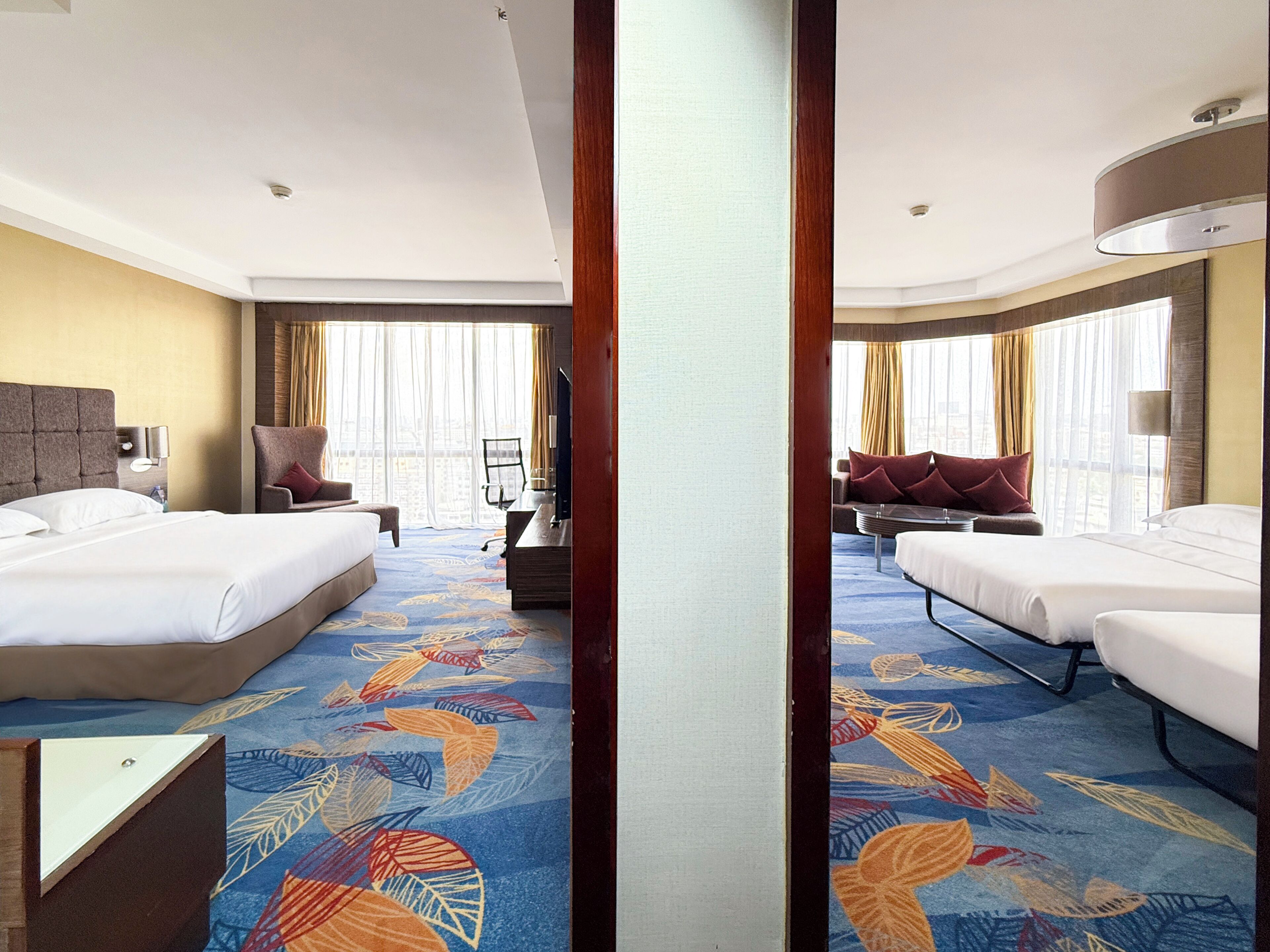 Suite familiare | Minibar, cassaforte in camera, una scrivania, postazione laptop