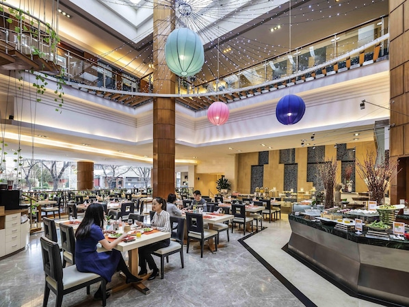 2 restaurants, breakfast served - Novotel Beijing Peace (Beijing)
