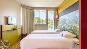 Habitación estándar, 2 camas individuales | Ropa de cama de alta calidad, mobiliario individual, escritorio