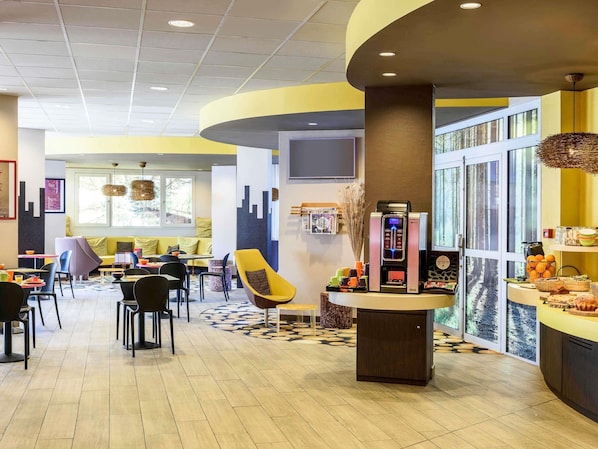 Daily buffet breakfast (EUR 10 per person) - Ibis Styles Dax Center (Dax)