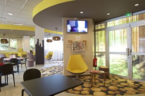 Lobby lounge
