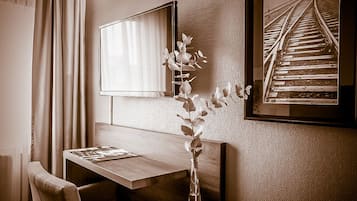Desk, cribs/infant beds, free WiFi, bed sheets