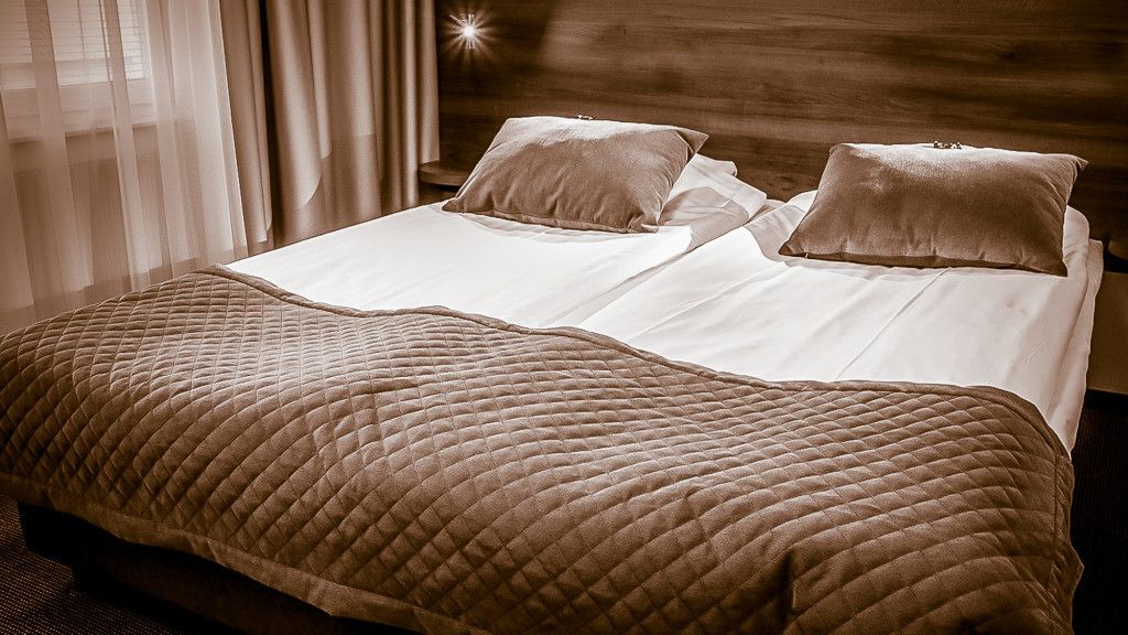 Twin Room | Desk, cribs/infant beds, free WiFi, bed sheets