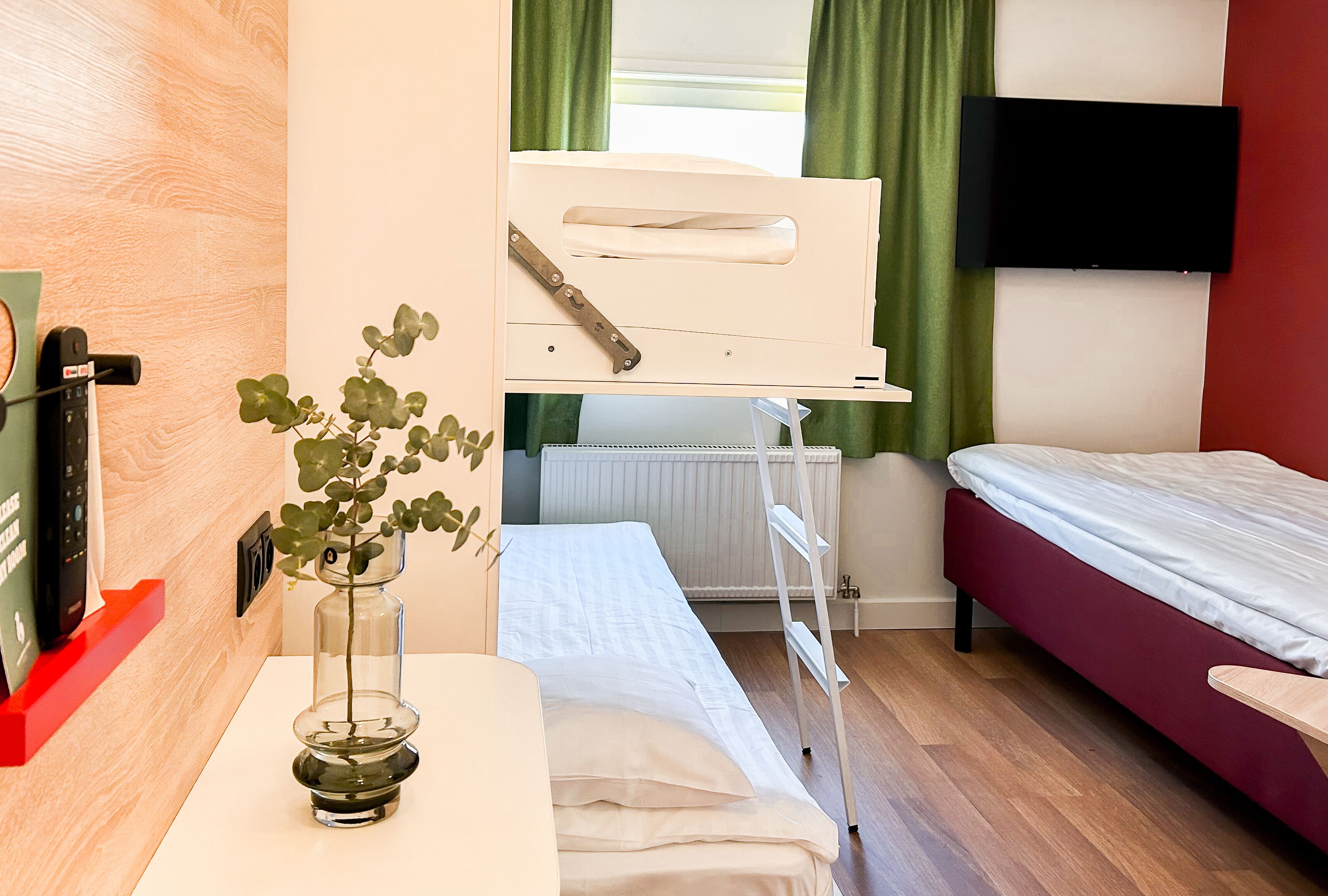 Good Morning Triple Room | Desk, blackout drapes, free WiFi, bed sheets