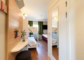 Good Morning Triple Room | Desk, blackout drapes, free WiFi, bed sheets