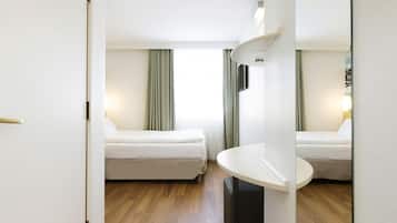 Good Morning Single Room | Desk, blackout drapes, free WiFi, bed sheets
