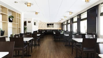 Daily buffet breakfast (SEK 125 per person)