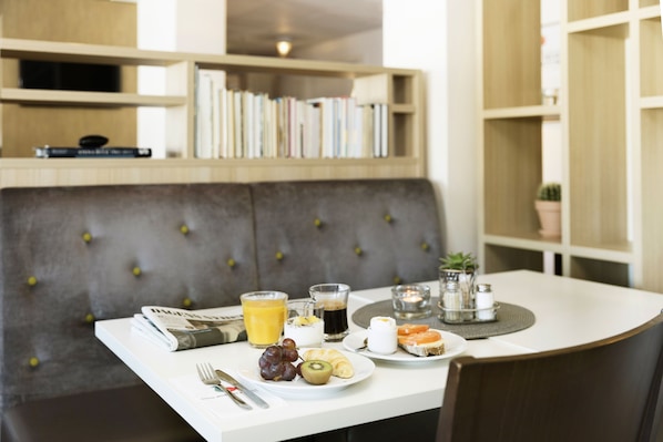 Buffet déjeuner servi tous les jours en supplément