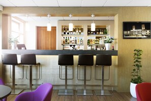 Bar (trong khuôn viên)
