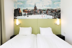 Bureau, rideaux occultants, Wi-Fi gratuit, draps fournis