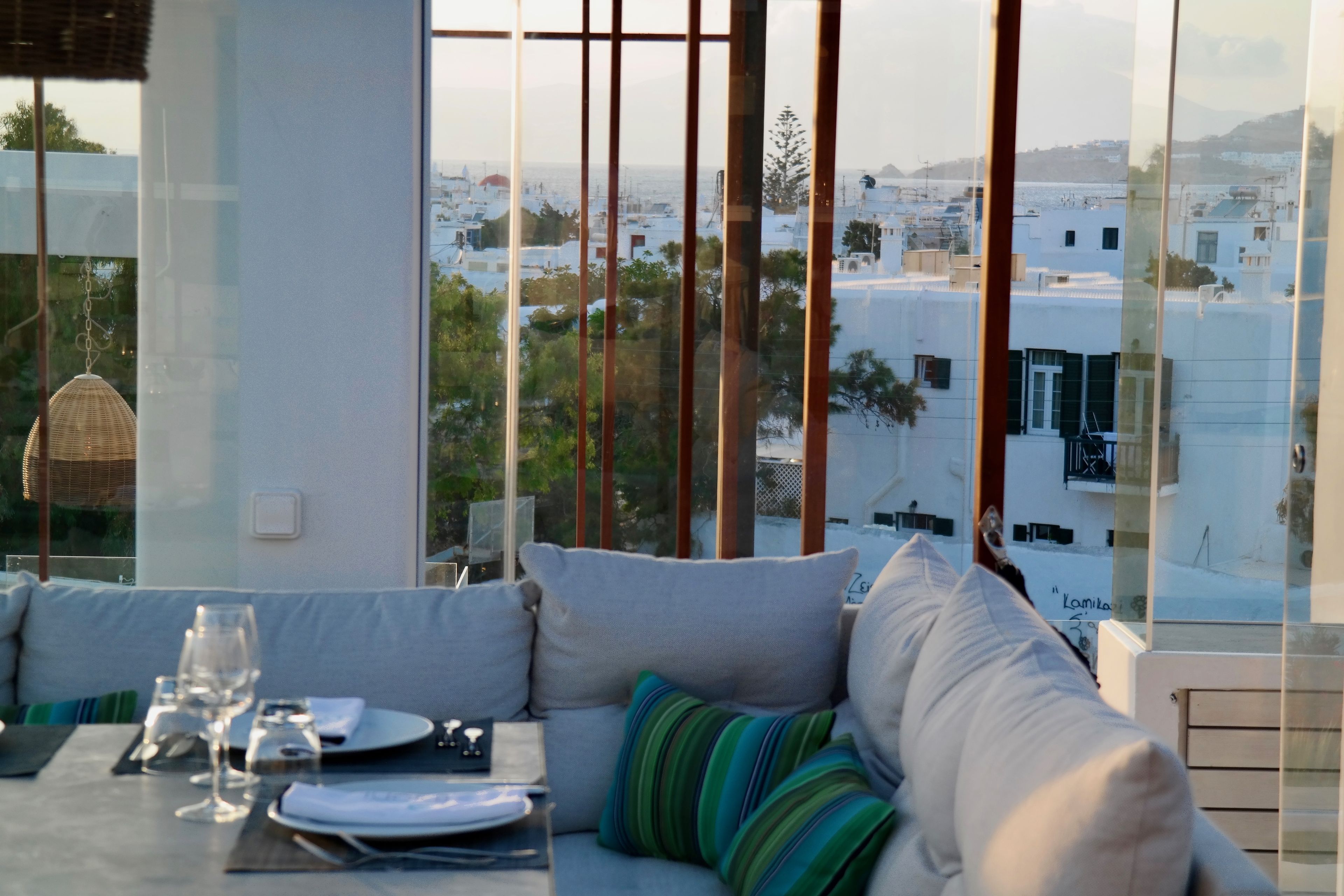 供应早餐、午餐和晚餐，地中海菜，泳池景观