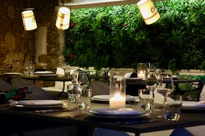 Breakfast, lunch and dinner served  - Semeli Hotel (Mykonos)