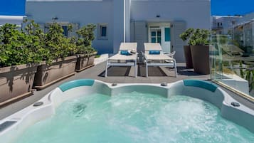 Superior Δίκλινο Δωμάτιο (Double), Θέα στη Θάλασσα (mini spa) | Μίνι μπαρ, χρηματοκιβώτιο στο δωμάτιο, γραφείο