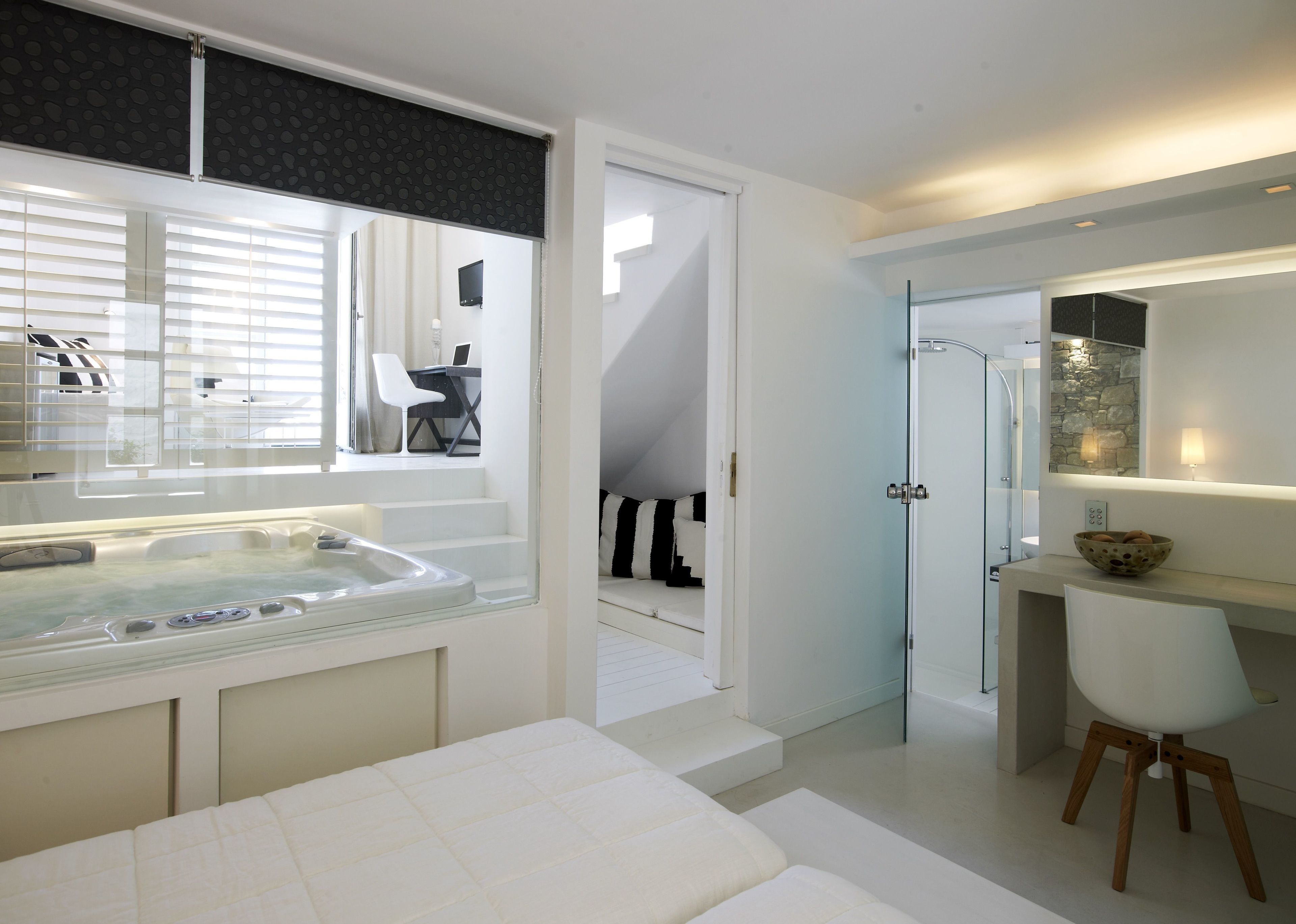 executive suite, pool view | 1 bedroom, minibar, in-room safe, desk