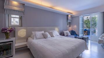 Superior Room (mini Spa,lower floor) | Minibar, in-room safe, desk, laptop workspace