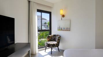 In-room safe, desk, iron/ironing board, free WiFi