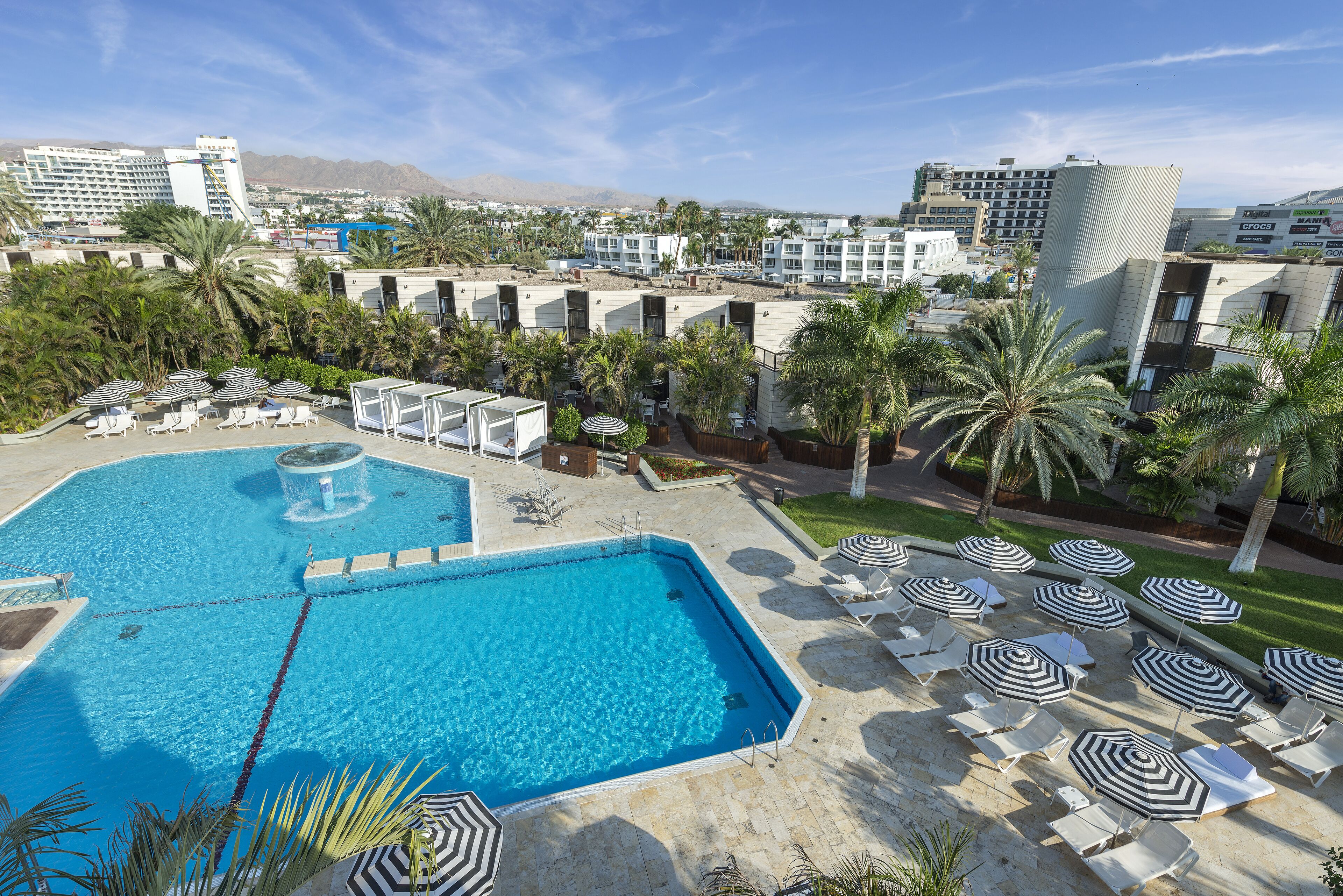 Outdoor pool, pool umbrellas, sun loungers