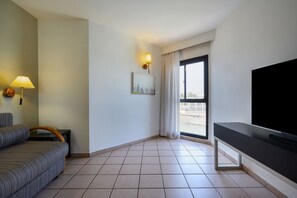 Apartment (Mini) | In-room safe, desk, iron/ironing board, free WiFi