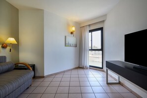 Apartment (Mini) | In-room safe, desk, iron/ironing board, free WiFi