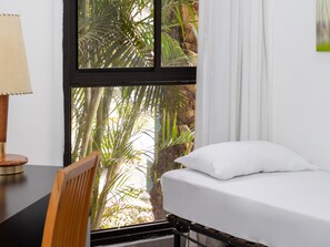 Suite | In-room safe, desk, iron/ironing board, free WiFi
