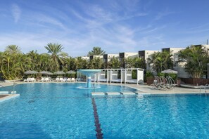 Outdoor pool, pool umbrellas, pool loungers - Riviera by Isrotel Collection (Eilat)