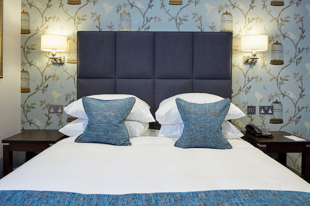 Lower Ground Double Crash Pad | Iron/ironing board, free WiFi, bed sheets